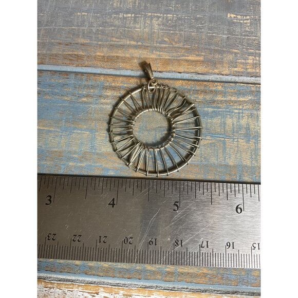 Womens Woven Metal Circular Necklace Pendant - Picture 3 of 4